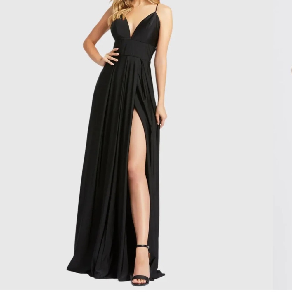 Mac Duggal NWT Black Plunge Neck High Slit Gown Womenās Sz 2 Maxi Dressā